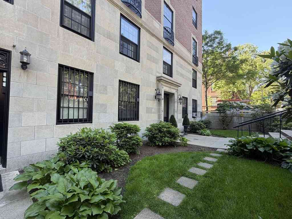 Condo For Rent - 276 Marlborough Street #G2<br/> Boston, MA 02116
