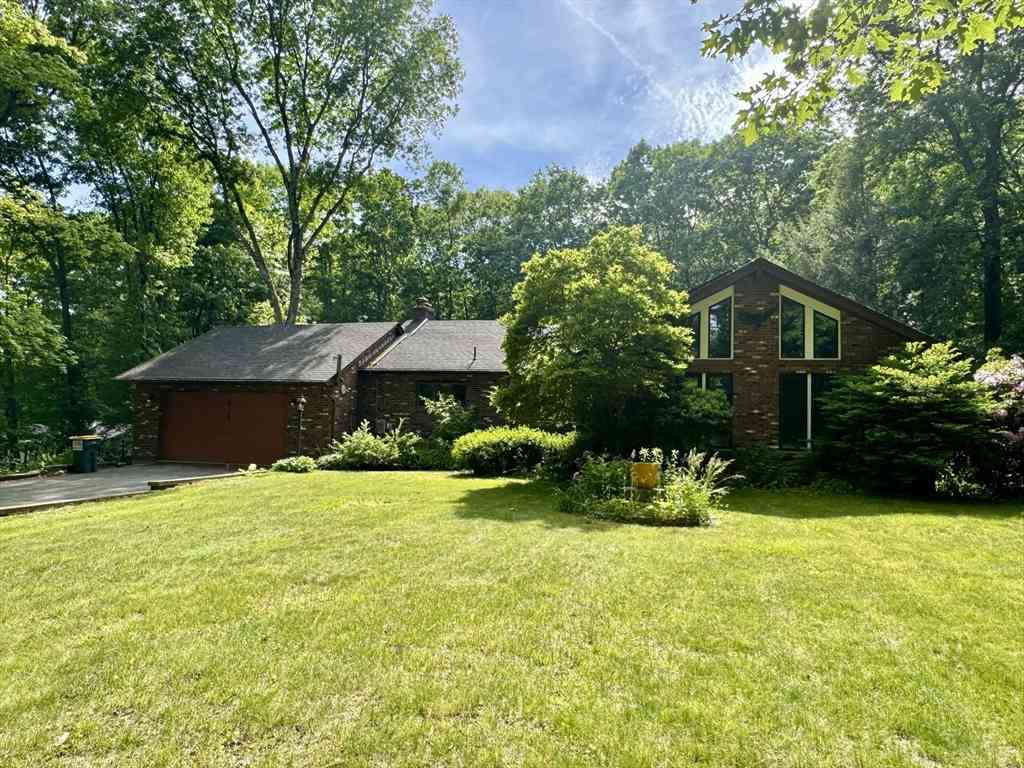 Homes For Sale - 64 Number 10 Schoolhouse Rd<br/> Charlton, MA 01507