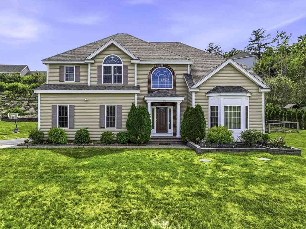 Homes For Sale - 120 Mohawk Path #120<br/> Holliston, MA 01746
