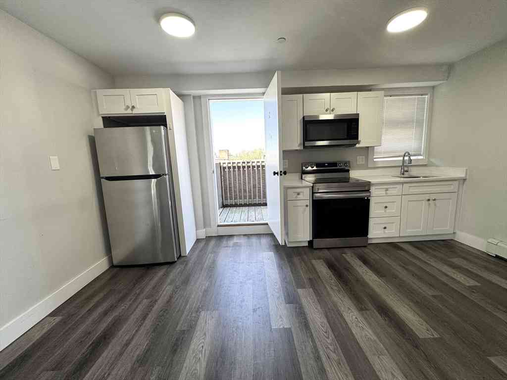 Apartment For Rent - 189 E Merrimack Street #12<br/> Lowell, MA 01852