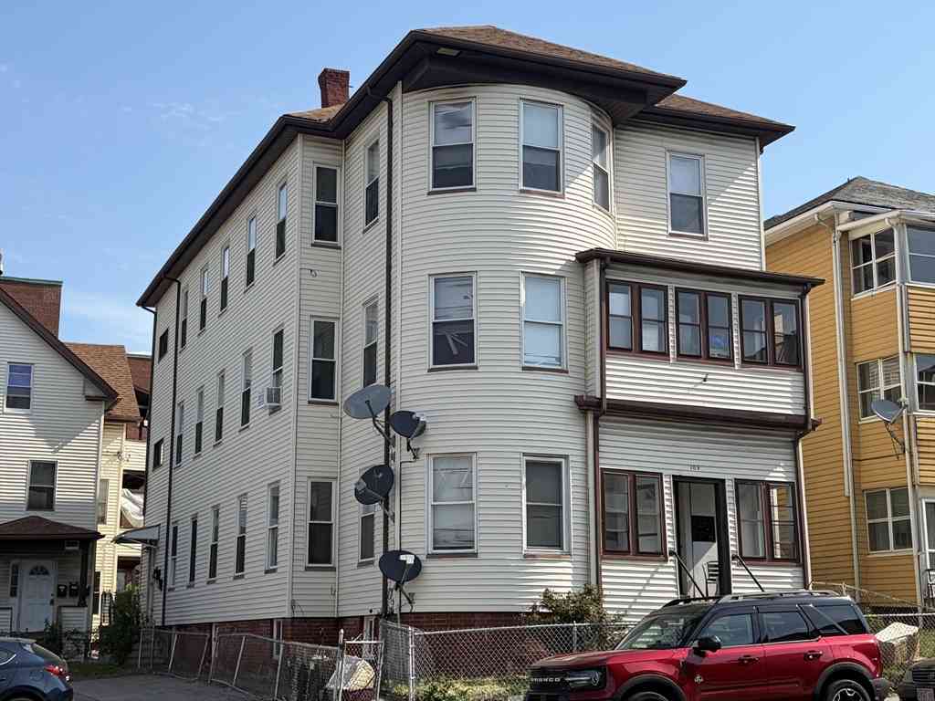 Apartment For Rent - 109 Endicott Street #3<br/> Worcester, MA 01610