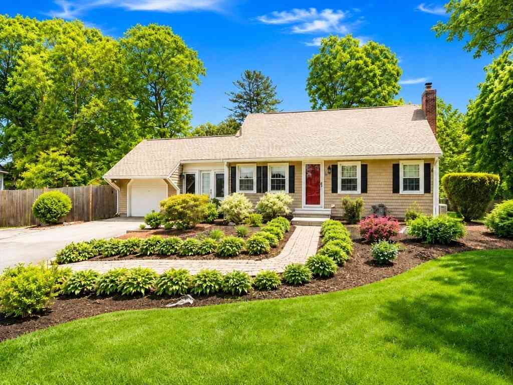 Homes For Sale - 11 Autumn Lane<br/> Attleboro, MA 02703