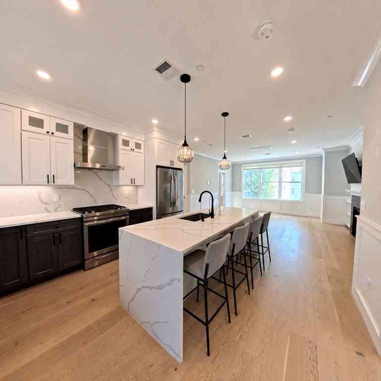 Condo For Sale - 113 Beacon Street #B<br/> Somerville, MA 02143
