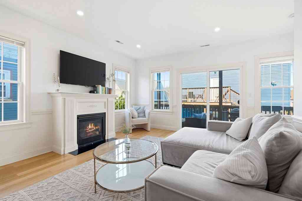 Condo For Rent - 118 Saxton St #3<br/> Boston, MA 02125
