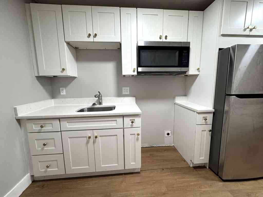 Apartment For Rent - 189 E Merrimack Street #13<br/> Lowell, MA 01852