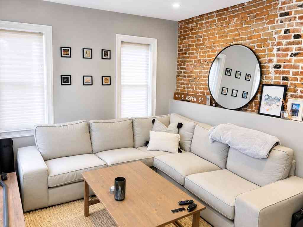 Condo For Rent - 764 E 6th St #1<br/> Boston, MA 02127