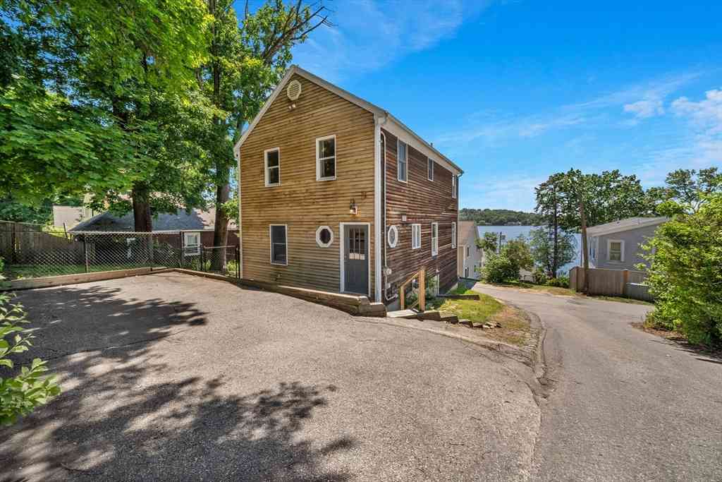 Homes For Sale - 11 Beech Ln<br/> Amesbury, MA 01913
