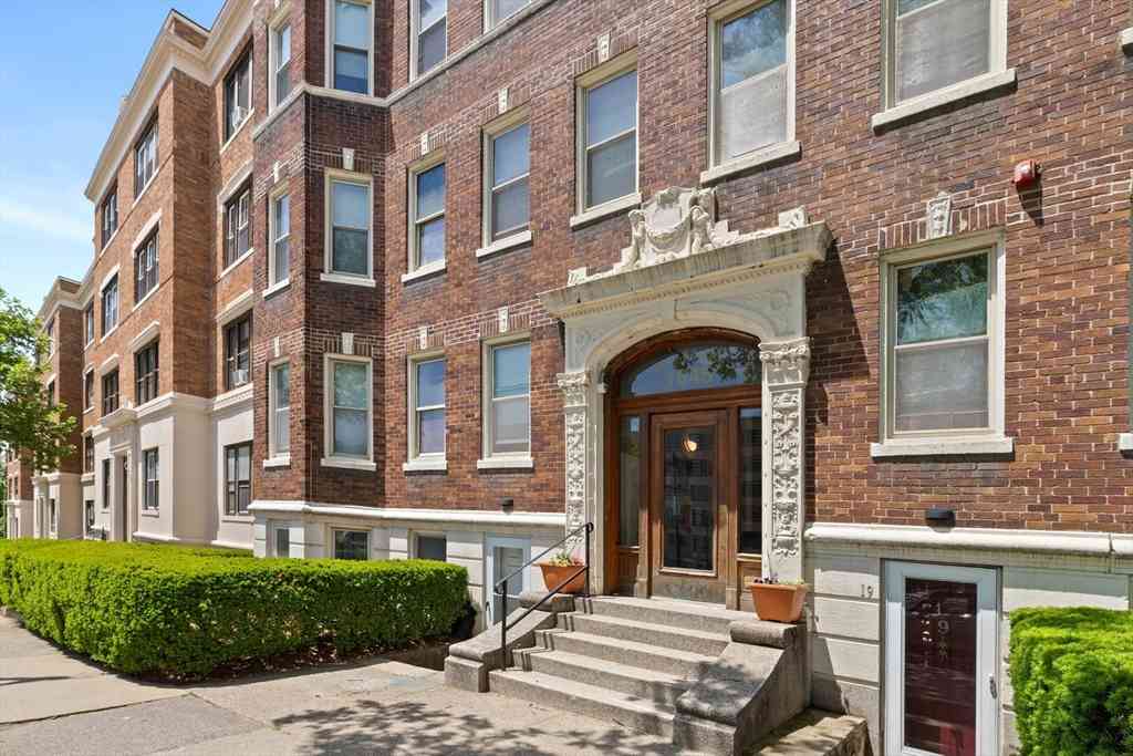Condo For Sale - 1645 Commonwealth Ave #17<br/> Boston, MA 02135