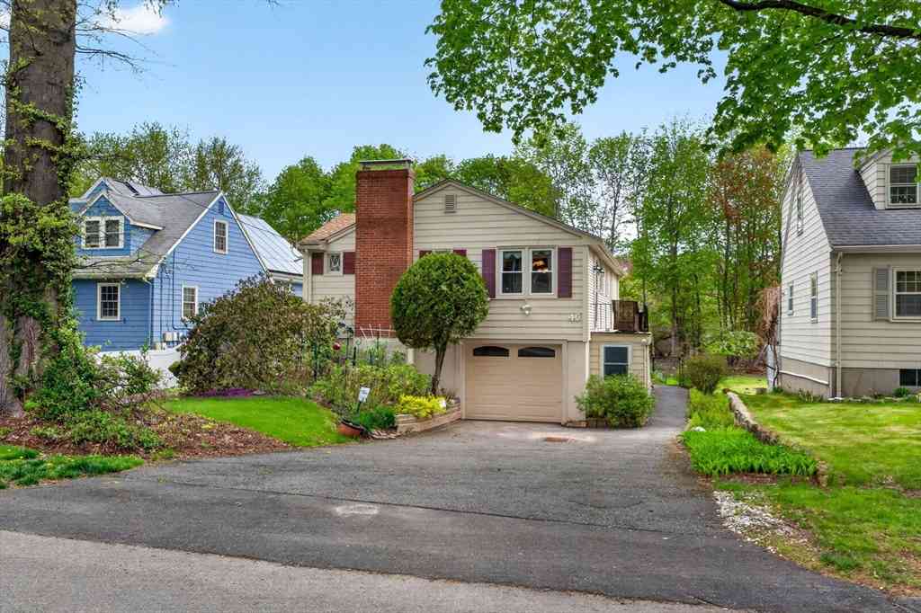 Homes For Sale - 46 Grapevine Ave<br/> Lexington, MA 02421