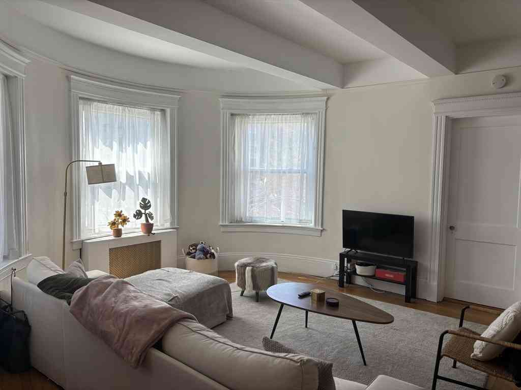 Condo For Rent - 1080 Beacon Street #3A<br/> Brookline, MA 02446