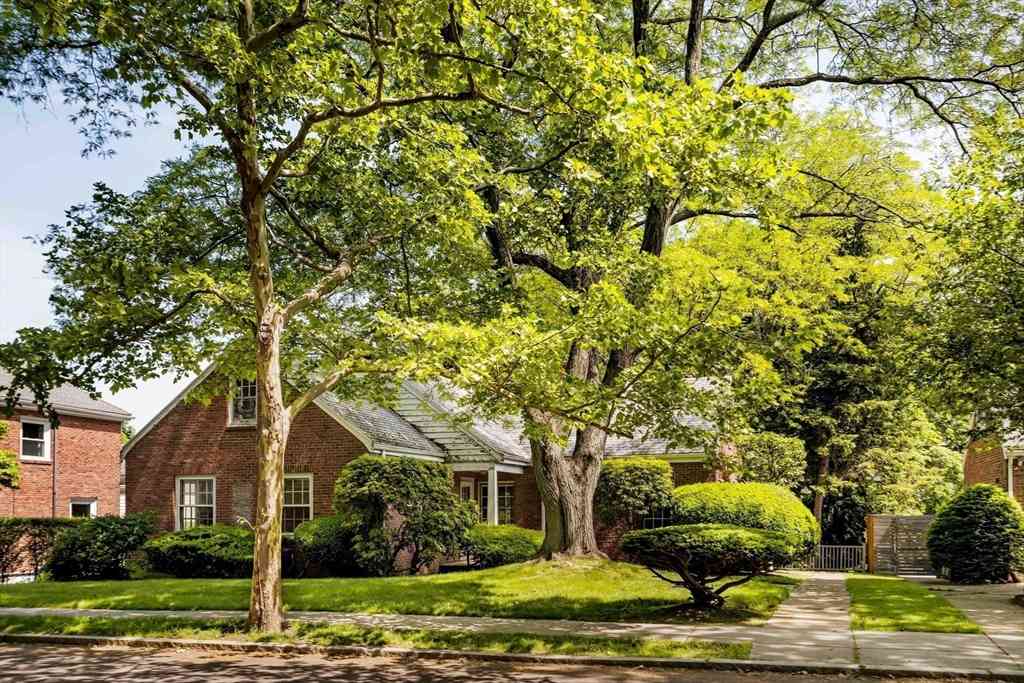 Homes For Sale - 77 Jordan Rd<br/> Brookline, MA 02446