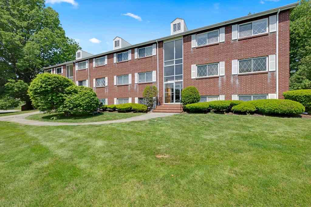 Condo For Sale - 1 Fernview Avenue #6<br/> North Andover, MA 01845