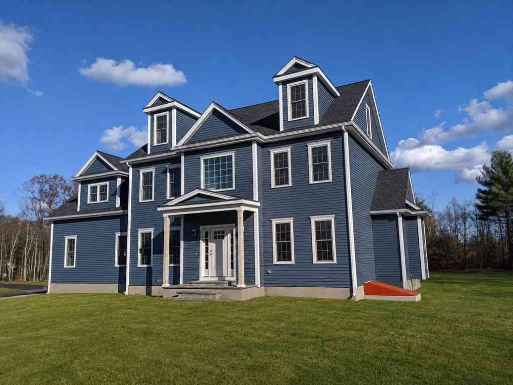 Homes For Sale - 7 Lamire Way<br/> Uxbridge, MA 01569