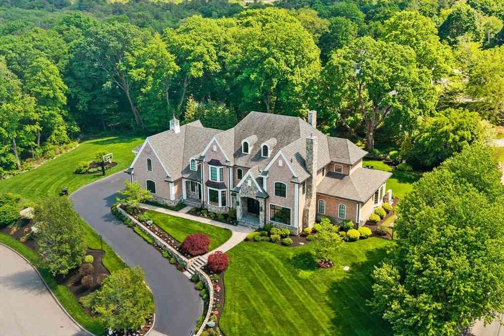 Homes For Sale - 1 Haywood Farm<br/> Lynnfield, MA 01940