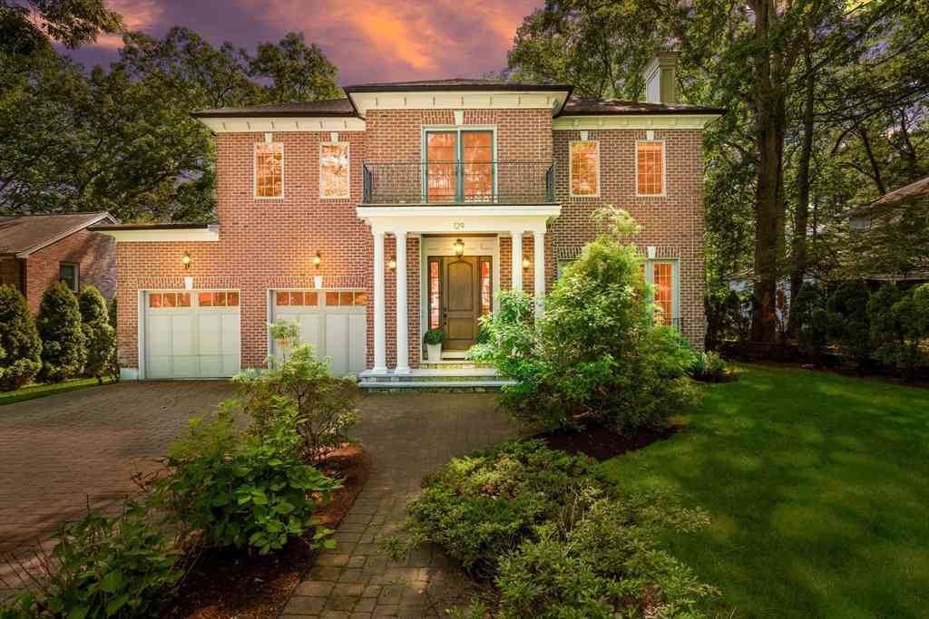 Homes For Sale - 129 Rangeley Rd<br/> Brookline, MA 02467