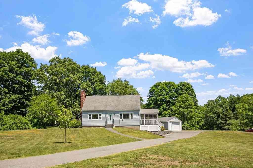 Homes For Sale - 168 Washington St<br/> Groveland, MA 01834