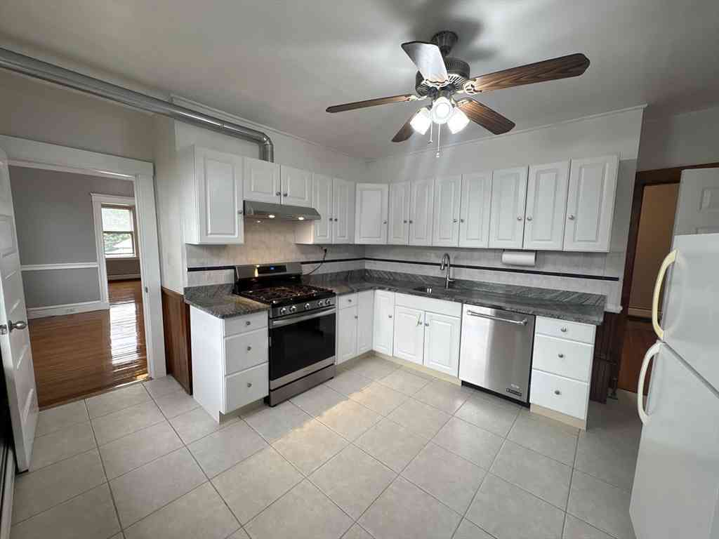 Apartment For Rent - 403 Trapelo Rd #3<br/> Belmont, MA 02478