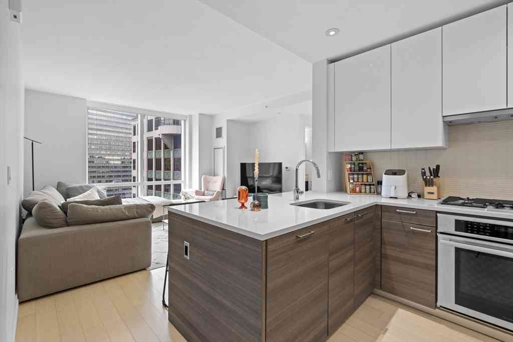 Condo For Sale - 1 Franklin St #2110<br/> Boston, MA 02110