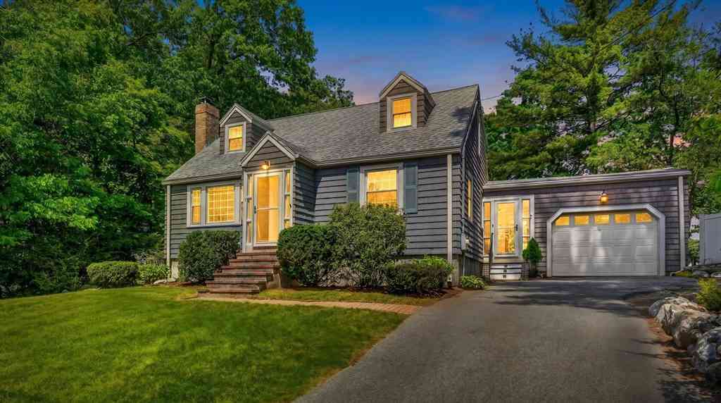 Homes For Sale - 7 Pine Hill Rd<br/> Bedford, MA 01730