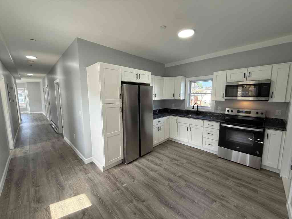 Apartment For Rent - 126 Cross St #2<br/> Lawrence, MA 01841