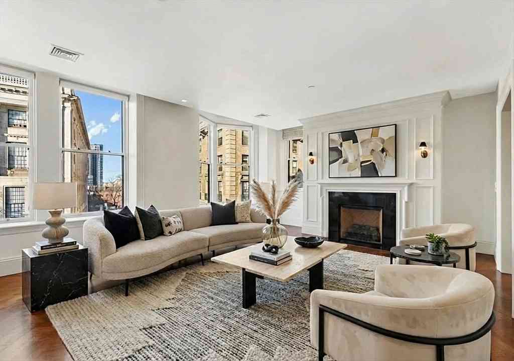 Condo For Rent - 20 Beacon Street #4<br/> Boston, MA 02108