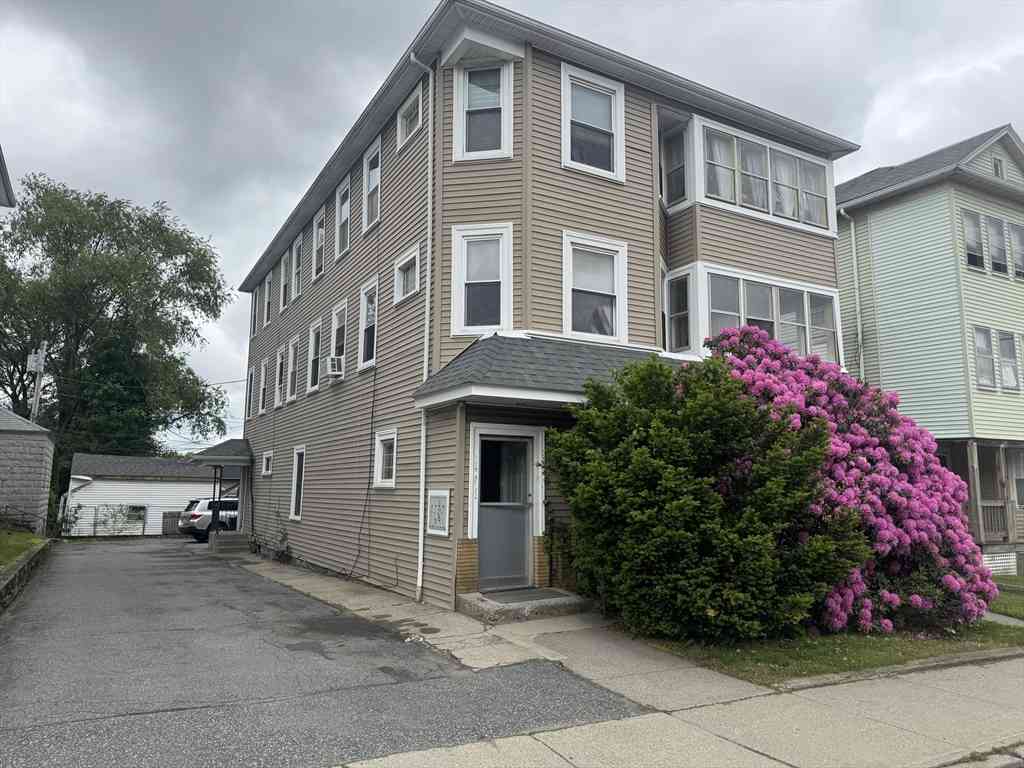 Multifamily For Rent - 518 Grafton St<br/> Worcester, MA 01604
