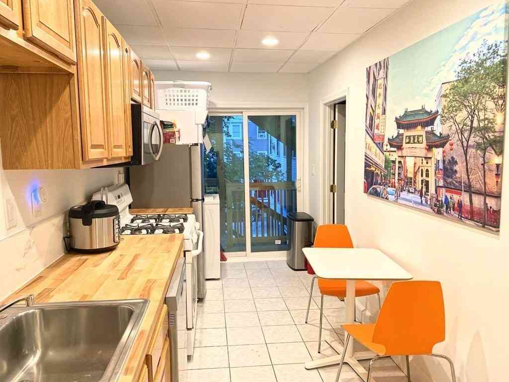 Apartment For Rent - 130 W 8th St #2<br/> Boston, MA 02127