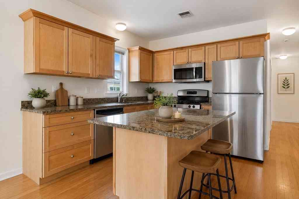 Condo For Rent - 39 Montgomery St #3<br/> Cambridge, MA 02140