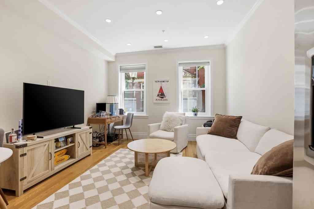 Condo For Sale - 73 Myrtle St #2<br/> Boston, MA 02114