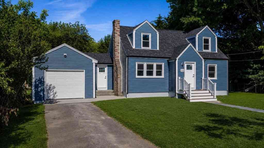 Homes For Sale - 98 Hobart St<br/> East Bridgewater, MA 02333