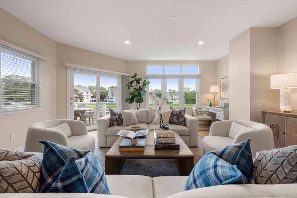 Condo For Sale - 17 Bay Pointe Dr Ext #17<br/> Plymouth County, Wareham, MA 02532