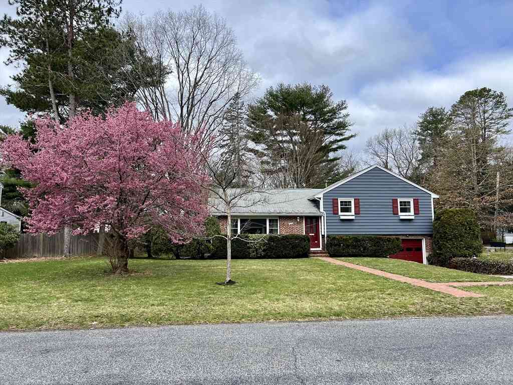 Homes For Rent - 105 Parker Rd<br/> Wellesley, MA 02482