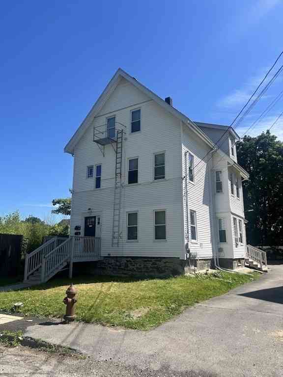 Apartment For Rent - 35 Newcomb Pl #3<br/> Bristol County, Taunton, MA 02780