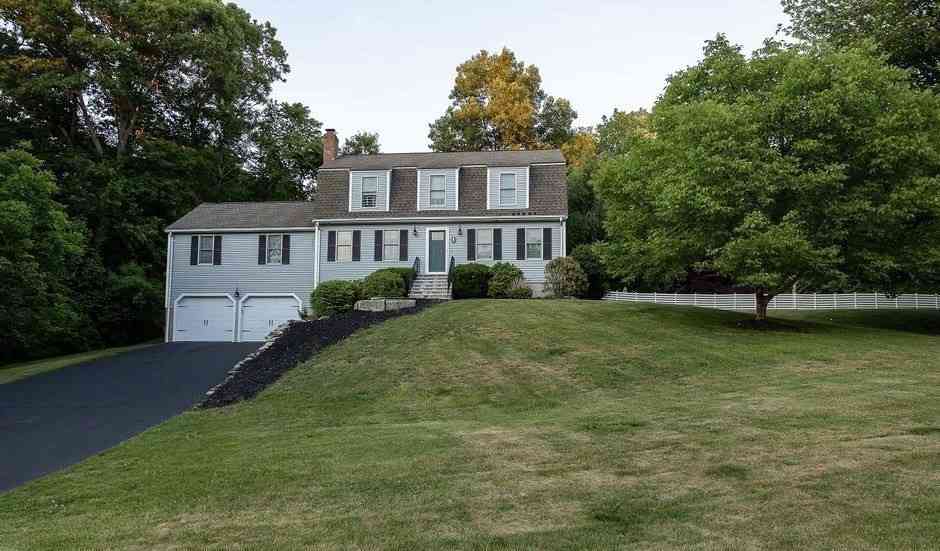 Homes For Sale - 8 Old Coach Rd<br/> Millville, MA 01529