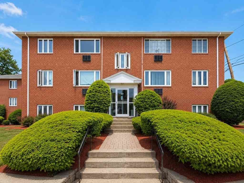 Condo For Rent - 194 Lexignton St #U1<br/> Middlesex County, Watertown, MA 02472