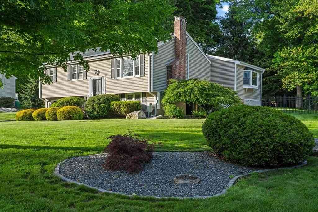 Homes For Sale - 8 Ted Lane<br/> Southborough, MA 01772