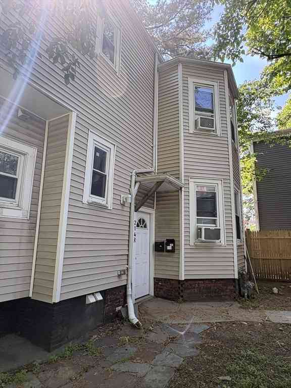 Apartment For Rent - 214R Harvard St #2<br/> Cambridge, MA 02139