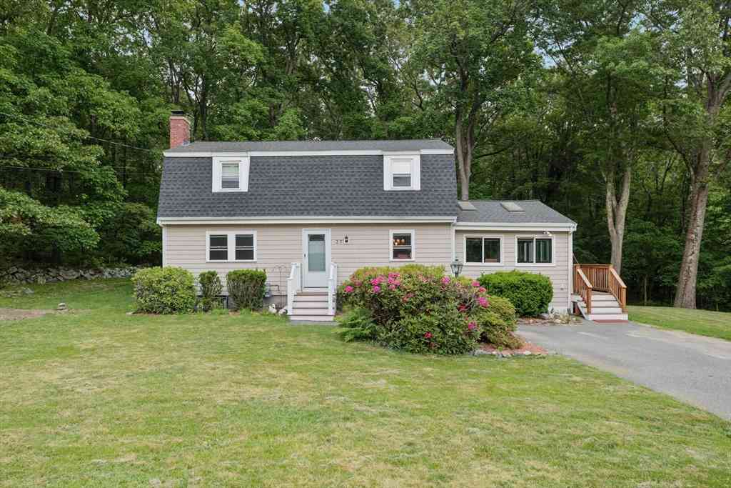 Homes For Sale - 27 Searle Street<br/> Georgetown, MA 01833