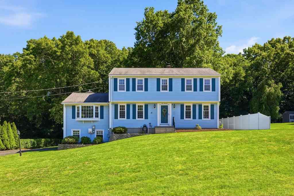 Homes For Sale - 100 Beacon Hill Rd<br/> West Springfield, MA 01089