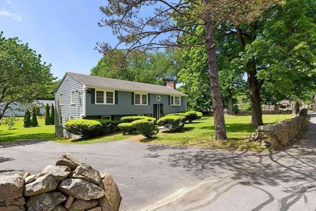 Homes For Sale - 1 Brackenbury Lane<br/> Beverly, MA 01915