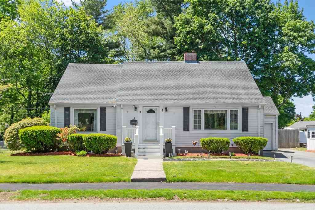 Homes For Sale - 9 Oaklandvale Ave<br/> Saugus, MA 01906