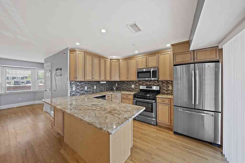 Condo For Sale - 184 Athens St #3<br/> Boston, MA 02127