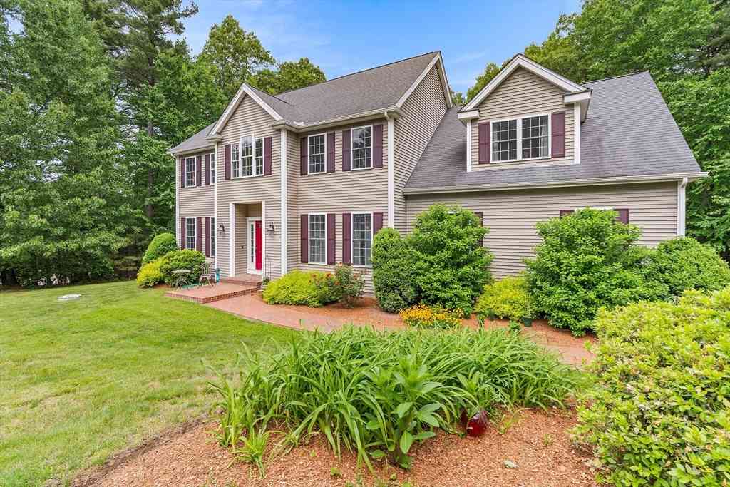 Homes For Sale - 15 Gervais Way<br/> Uxbridge, MA 01569