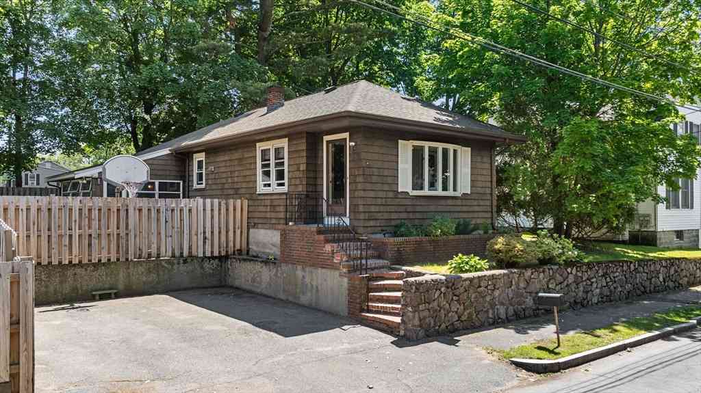 Homes For Sale - 15 Quannapowitt Ave<br/> Wakefield, MA 01880
