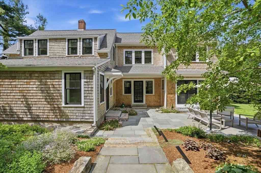 Homes For Sale - 879 Tremont Street<br/> Duxbury, MA 02332