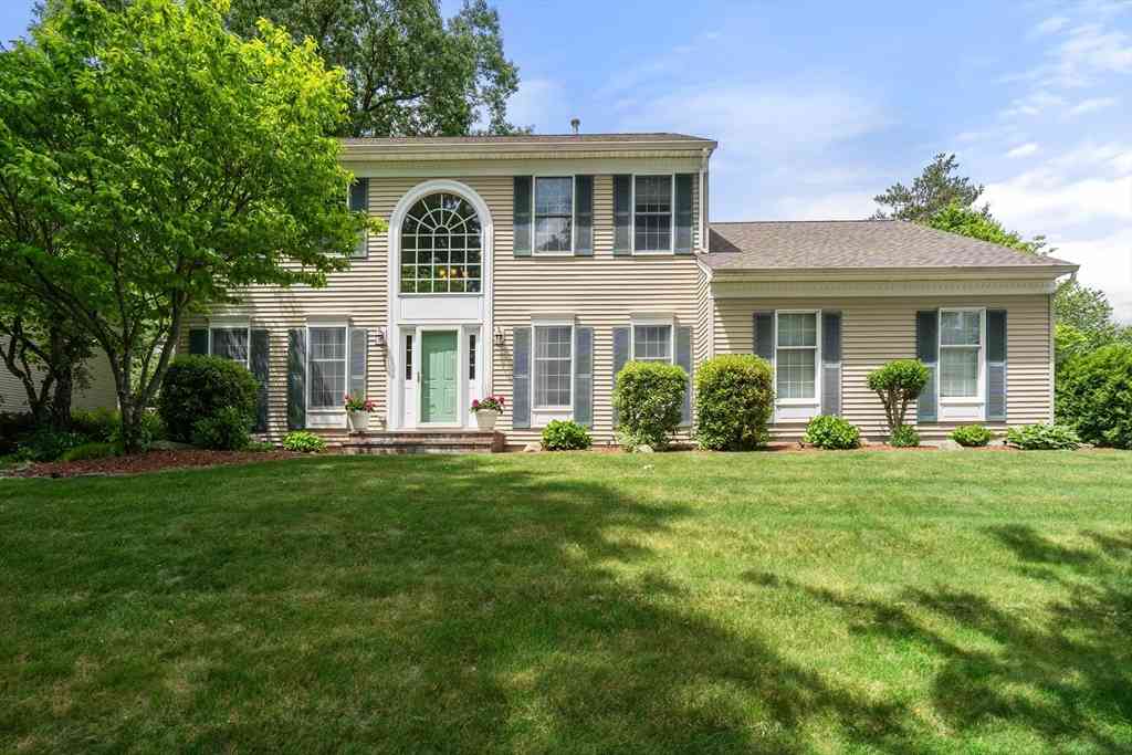 Homes For Sale - 15 Winthrop Dr.<br/> Franklin, MA 02038