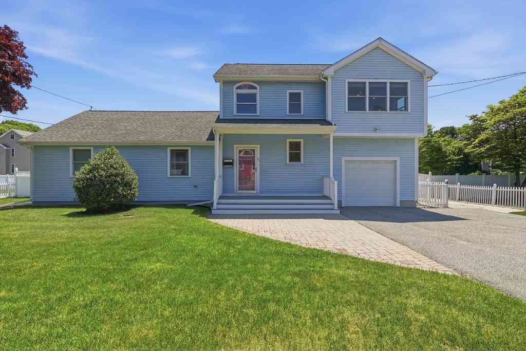 Homes For Sale - 35 Kendrick Road<br/> Wakefield, MA 01880