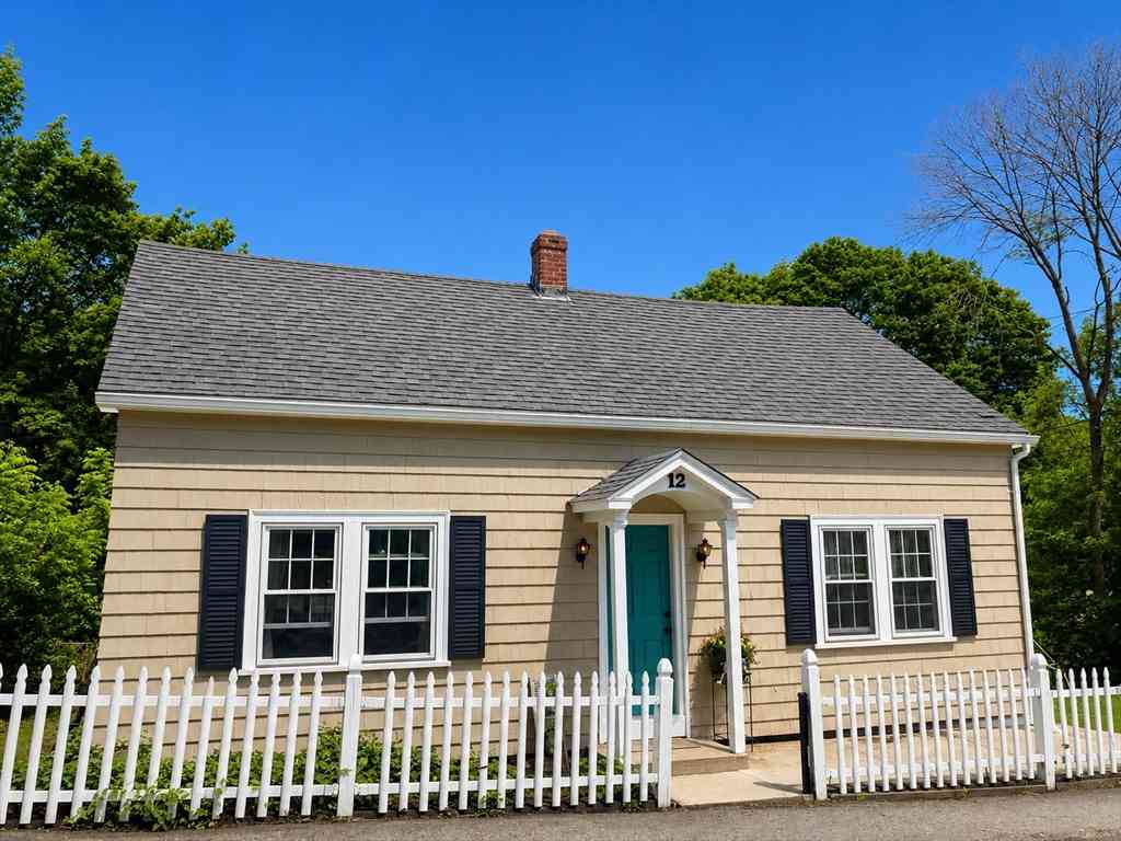 Homes For Sale - 12 Denny Pl<br/> Leicester, MA 01542