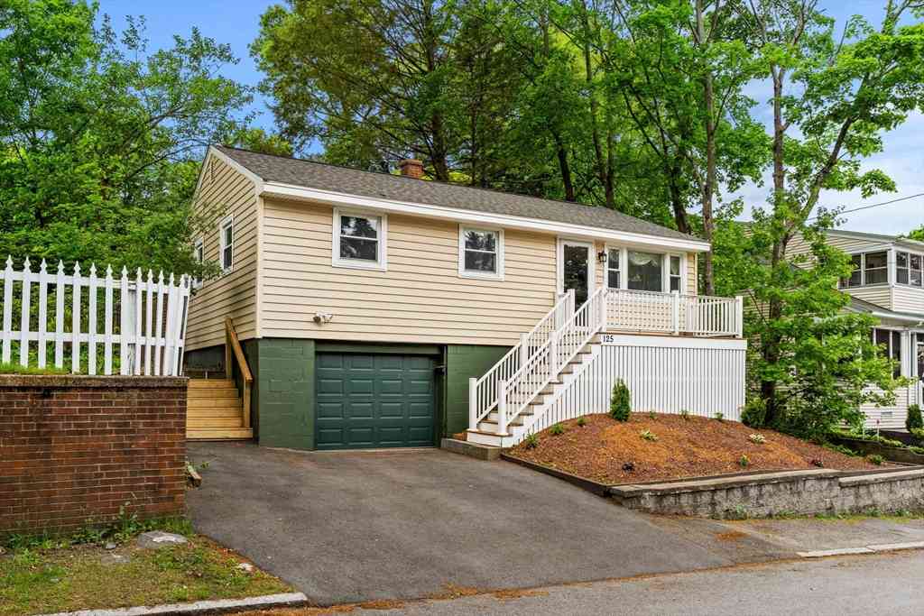 Homes For Sale - 125 Hoyt Ave<br/> Lowell, MA 01852
