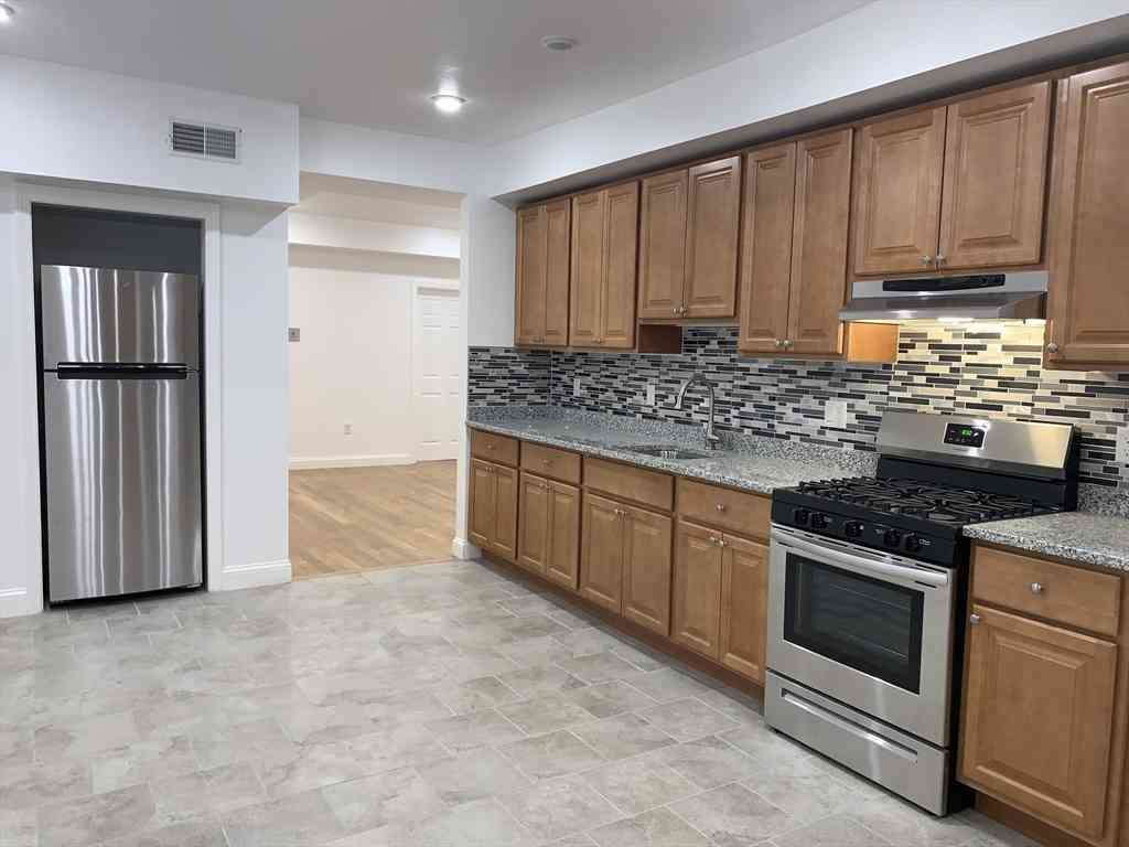 Apartment For Rent - 190 Main St #2<br/> Malden, MA 02148